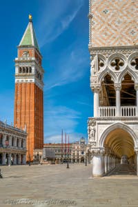 Markusturm und Dogenpalast Während der Ausgangsbeschränkungen im Zusammenhang mit der Coronavirus-Pandemie Venedig