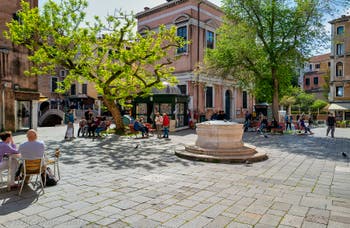 Santi Apostoli Square and wellhead in the Cannaregio District in Venice.