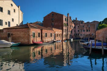 Evening light and reflections on the Batello Canal in the Cannaregio district in Venice.