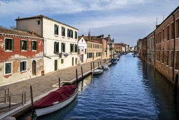 The Riformati Bersaglio Bank and the Sant'Alvise Canal in Cannaregio district in Venice.