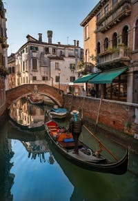 Gondola on the Miracoli Canal in the Cannaregio district in Venice.
