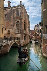 Gondole on del Mondo Novo Canal in front of Pasqualigo e Avogadro Bridge in the Castello district in Venice.