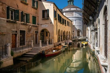 The Madalena Canal and the Sotoportego de le Colonete in the Cannaregio District in Venice.