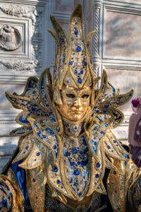 The Venice Carnival is off to a great start with dreams and glitter!