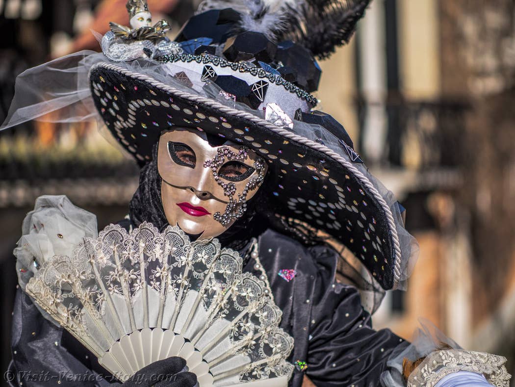 Прически в стиле венецианского карнавала