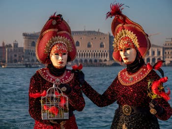 Venetian Carnival masks and costumes, The Red Birds Catchers at San Giorgio Maggiore