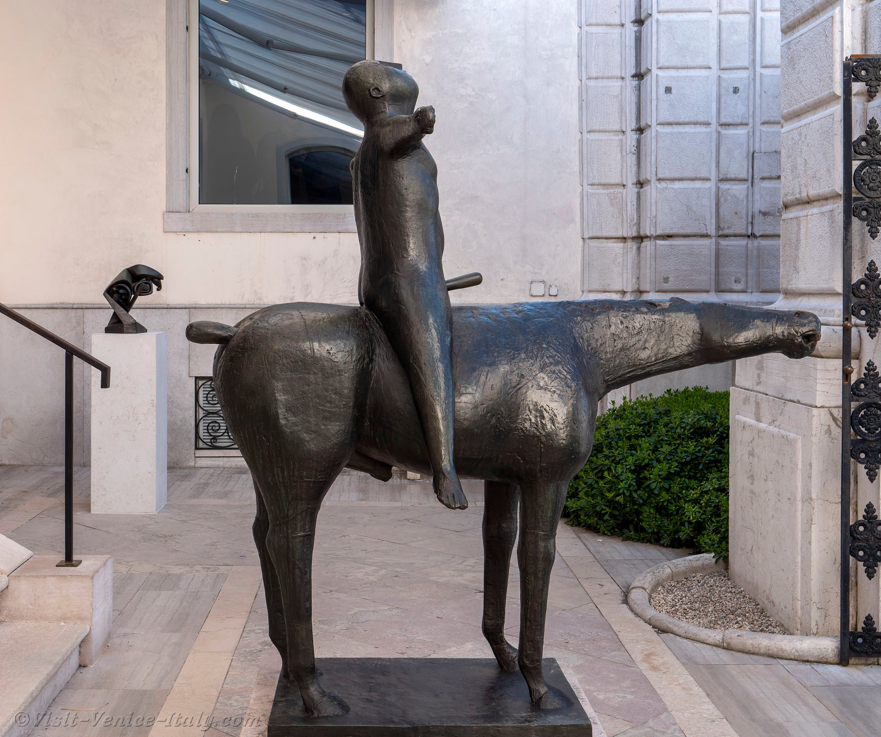 Marino Marini Escultura 'El Ángel de la Ciudad' Colección Peggy Guggenheim  Venecia Italia Fotografía de stock - Alamy