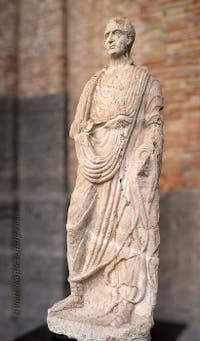 Man in a toga, Necropolis of the Herculaneum Gate, Pompeii, Archaeological Museum of Naples, Italy