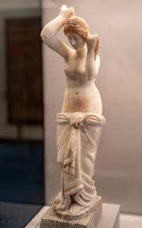 Venus Anadyomene wringing out her hair, Casa del Camillo, Pompeii, Archaeological Museum of Naples, Italy