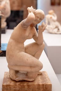 Venus Anadyomene, crouching whilst combing her hair, Casa del Triclino, Pompeii, Archaeological Museum of Naples, Italy