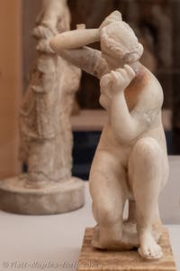 Venus Anadyomene, crouching whilst combing her hair, Casa del Triclino, Pompeii, Archaeological Museum of Naples, Italy