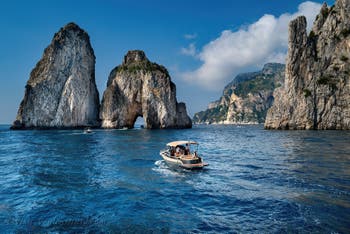 A boat trip around the island of Capri