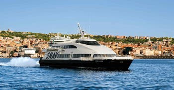 The hydrofoils for the islands of Capri, Ischia and Procida