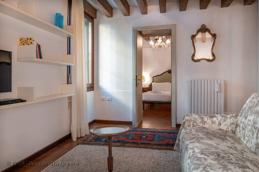Molin Toresele Palace Flat Rental in Venice in Italy