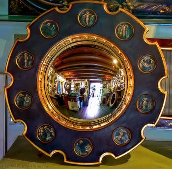 Arnolfi Couple Convex Mirror by Jan Van Eyck