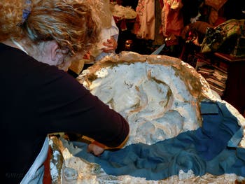 Making of a Venice Carnival mask in papier-mâché with a plaster mould