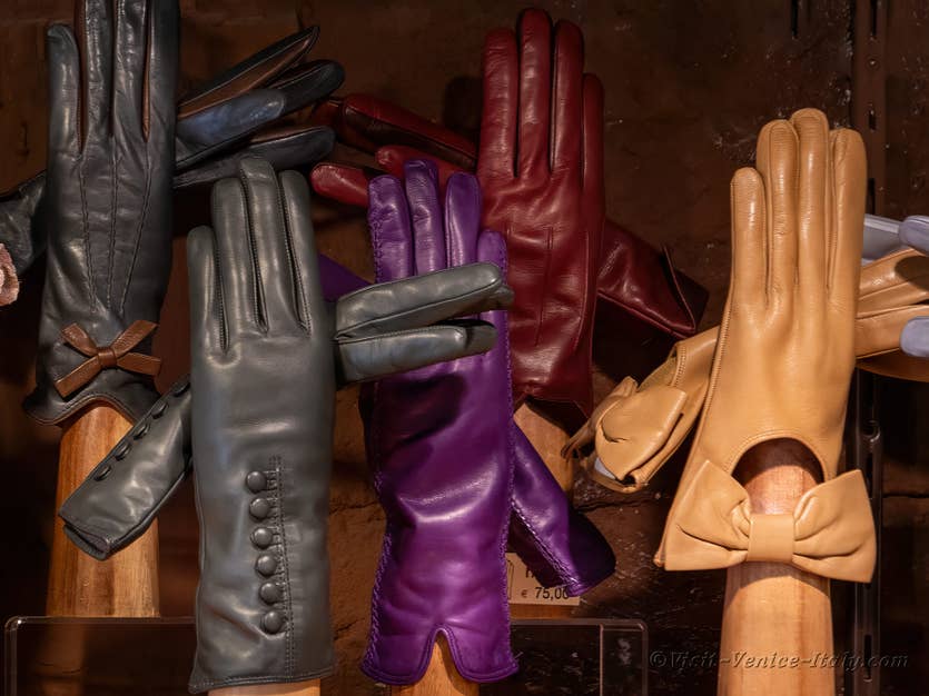 Fanny gloves in Venice