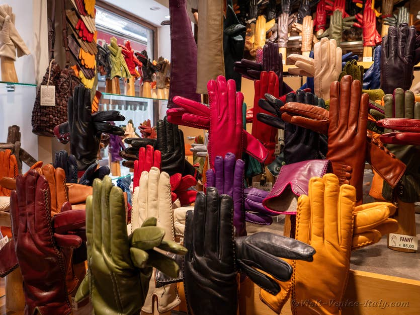 Fanny gloves in Venice